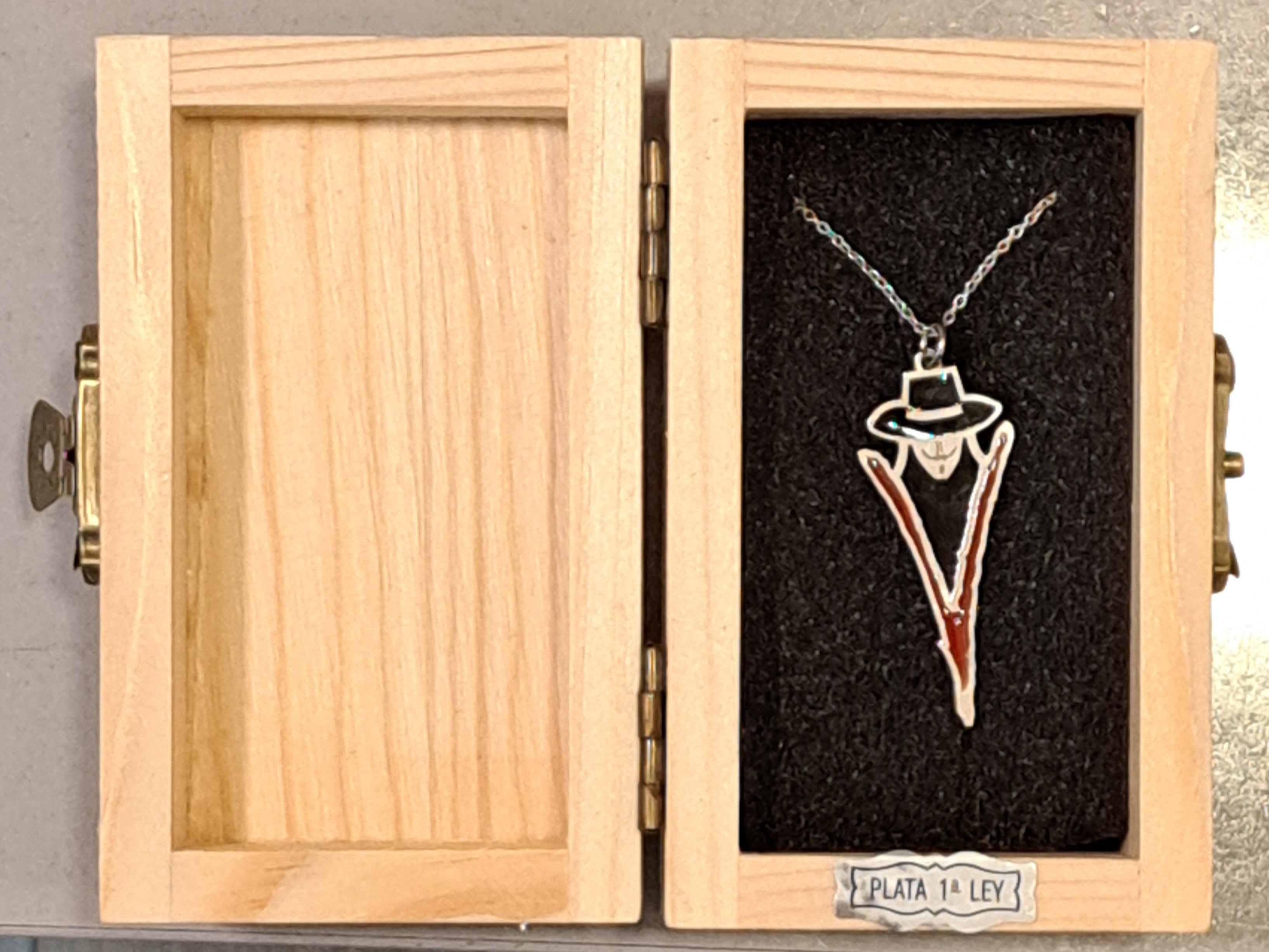 Colgante de plata de ley V de Vendetta