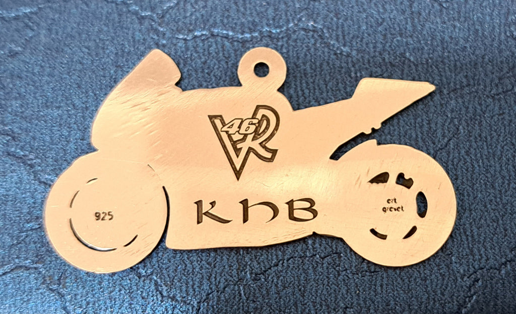 Colgante de plata esterlina con diseño de motocicleta personalizada.