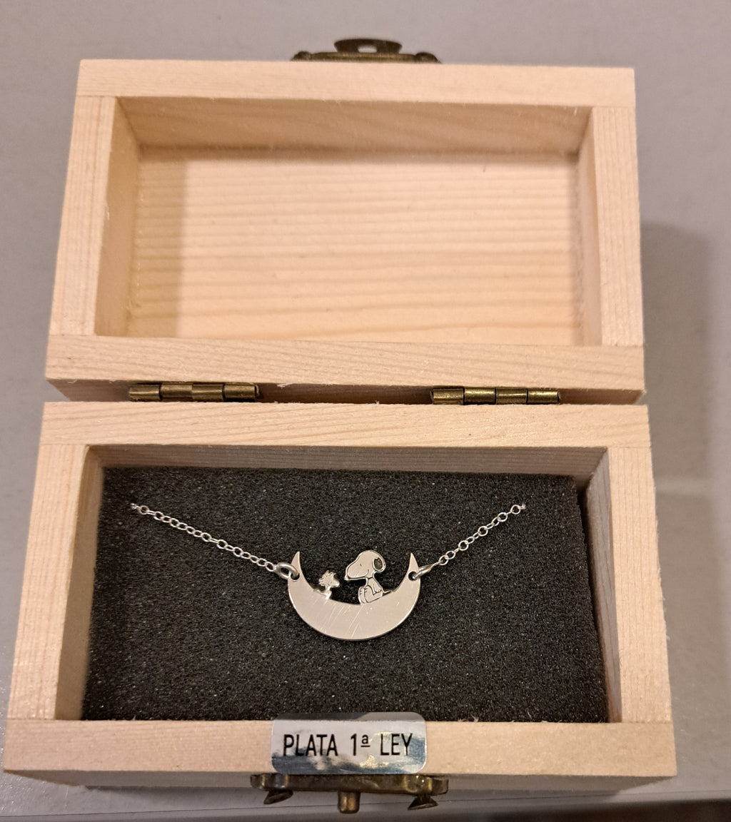 Colgante Snoopy en la Luna de Plata y Esmalte